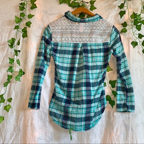 Plaid button down flannel🤩 - Picture 2 of 3